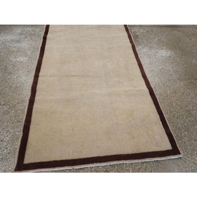 Galerie Shabab Collection Mid-20th Century Turkish Oushak Throw Rug For Sale In New York - Image 6 of 8