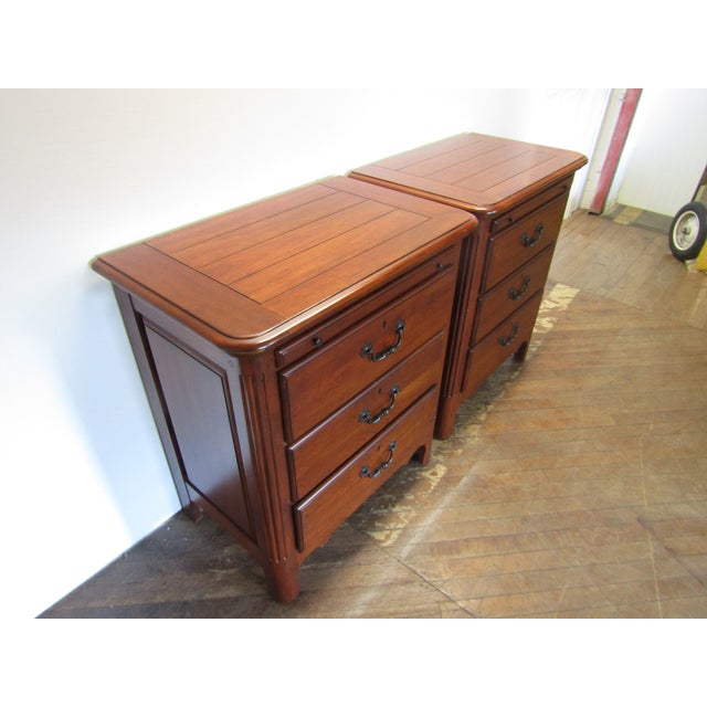 Item 86237: Age: 2000's. Details: Dovetailed drawers. Condition: Very clean excellent original used finish. Measurements:...