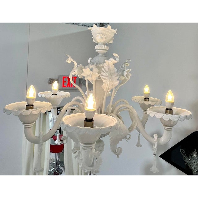 La Murrina was well known for their Murano Glass creations and this beautiful 6-light chandelier was made in milk white...