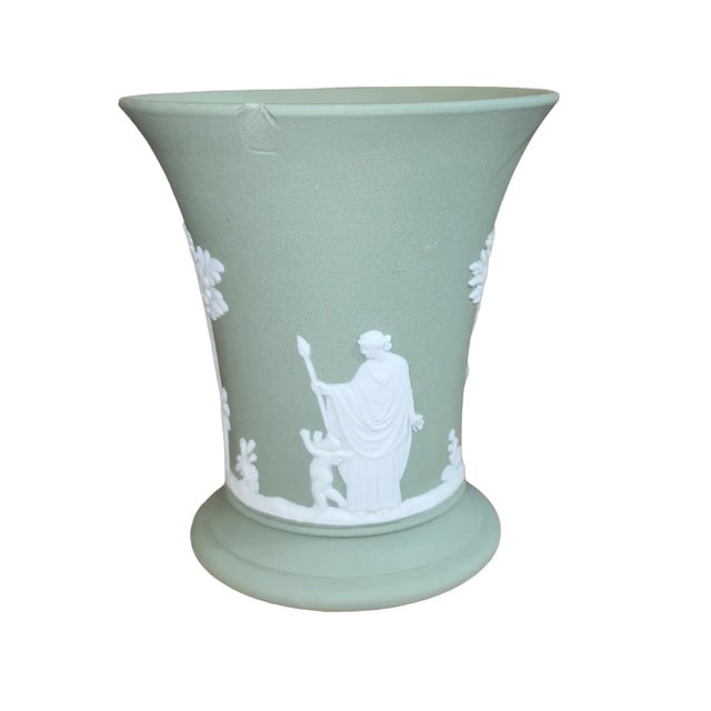 English 1967 Wedgwood Jasperware Urn Vase For Sale - Image 3 of 6