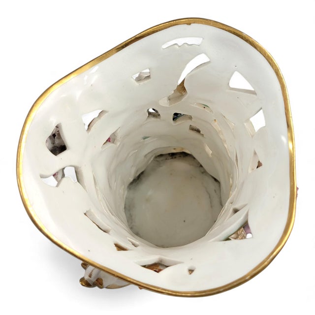 Reticulated Flower-Encrusted Vase with Cover from Coalport, 1835-1845 For Sale - Image 9 of 14