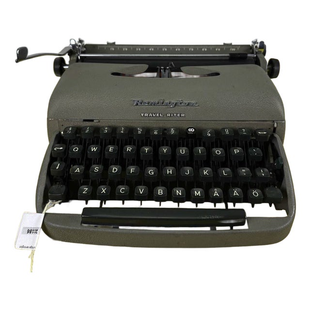 Vintage Travel-Riter Typewriter from Remington For Sale