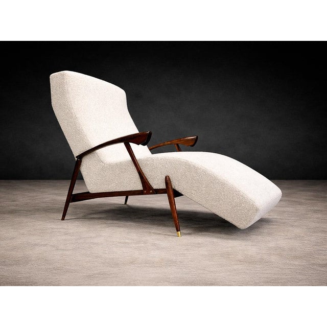 Brazilian Modern Chaise Lounge in Rosewood & Bouclé, Attributed to Liceu De Artes E Ofícios, Brazil, 1960s For Sale - Image 11 of 11