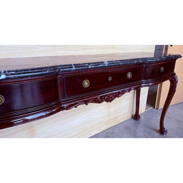 Traditional Early 20th Century Regency Console Table with Three drawers and Black Marble For Sale - Image 3 of 18