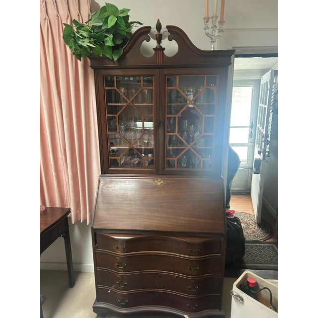 It’s a multi-functional piece that combines a chest of drawers, a desk, and a display cabinet.