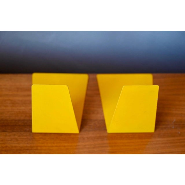 Minimalist Bookends in Yellow Lacquered Metal, 1960s, Set of 2 For Sale - Image 4 of 6