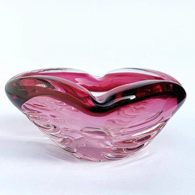 Attributed to Seguso hand blown pink, purple and blue Sommerso Murano glass bowl, Italy, 1960s. No chipping.
