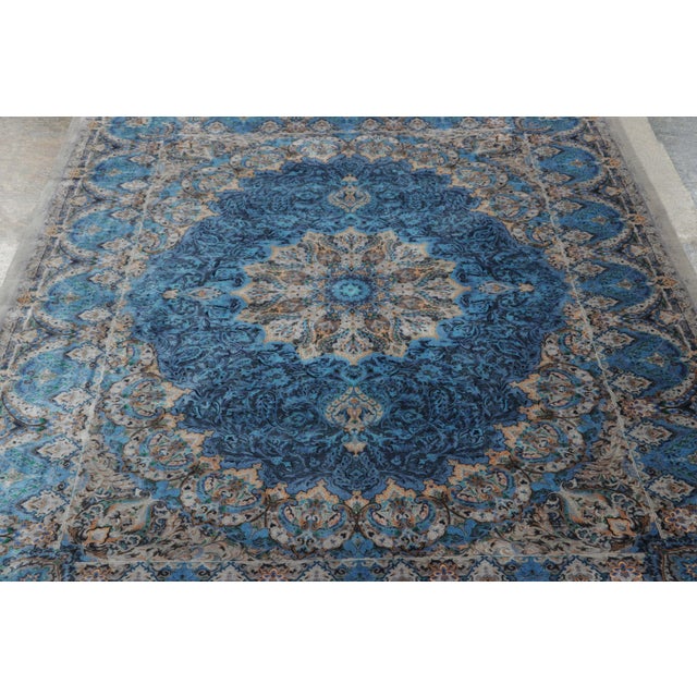 Hand-knotted in premium wool, this 5x7 rug is a masterwork from Rug & Kilim’s Modern collection. It brings an opulent,...