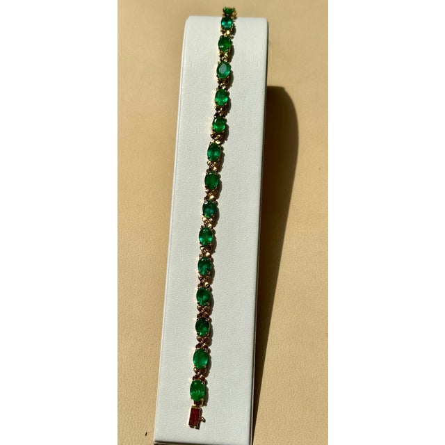 23 Carat Natural Emerald Cocktail Tennis Bracelet 14 Karat Yellow Gold For Sale - Image 17 of 18