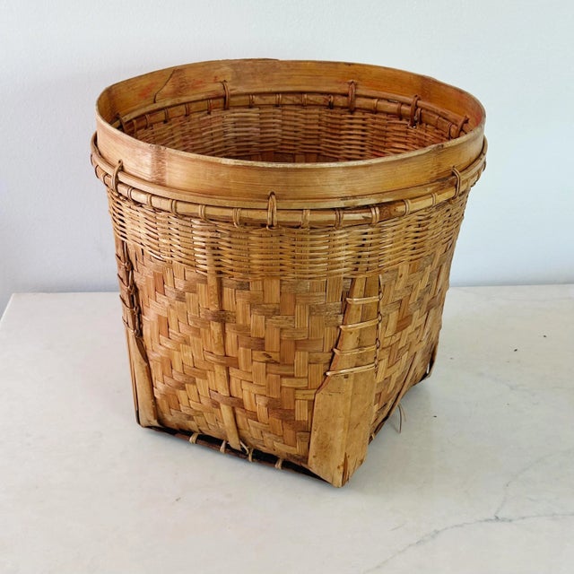 Vintage Handcrafted Basket of Woven Bamboo and Rattan For Sale In Los Angeles - Image 6 of 7