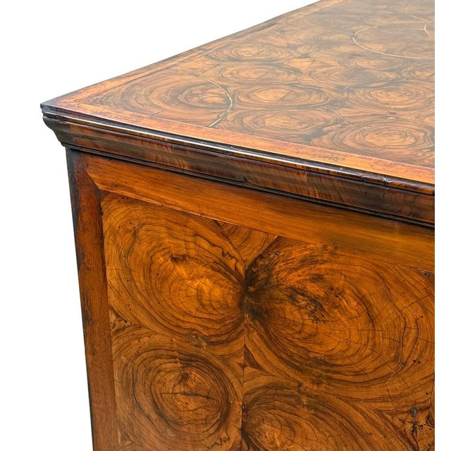 Antique William & Mary Oyster Veneered Chest of Drawers, 1690 For Sale - Image 4 of 15