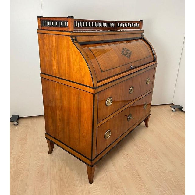 Roll-Top Desk in Cherry Veneer and Brass, 1820 For Sale - Image 3 of 18