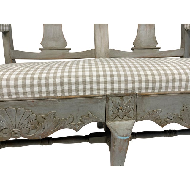Early 20th Century Grey Painted Swedish Settee with Shell and Foliate Carving For Sale - Image 18 of 18