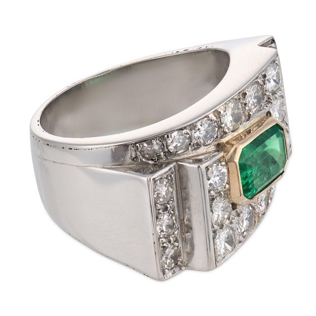 Retro Style 1.38 Carat Emerald Diamond Platinum Tank Ring, Size 7.5 For Sale - Image 4 of 6