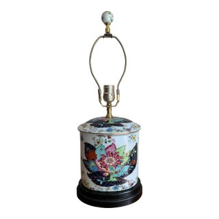 Vintage Tobacco Leaf Porcelain Table Lamp for British Colonial, Traditional, Chinoiserie & Palm Beach Regency - Famille Rose Colors. For Sale