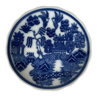 1960s Miniature Blue Willow Pattern Scalloped Edge Saucer, Japan For Sale