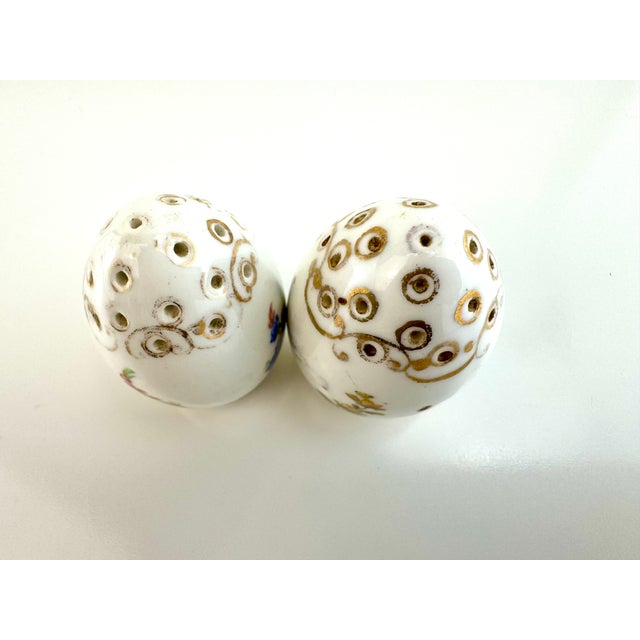 White Vintage Hand-Painted Czechoslovakian Porcelain Salt & Pepper Shakers – Floral With Gilded Art For Sale - Image 8 of 12