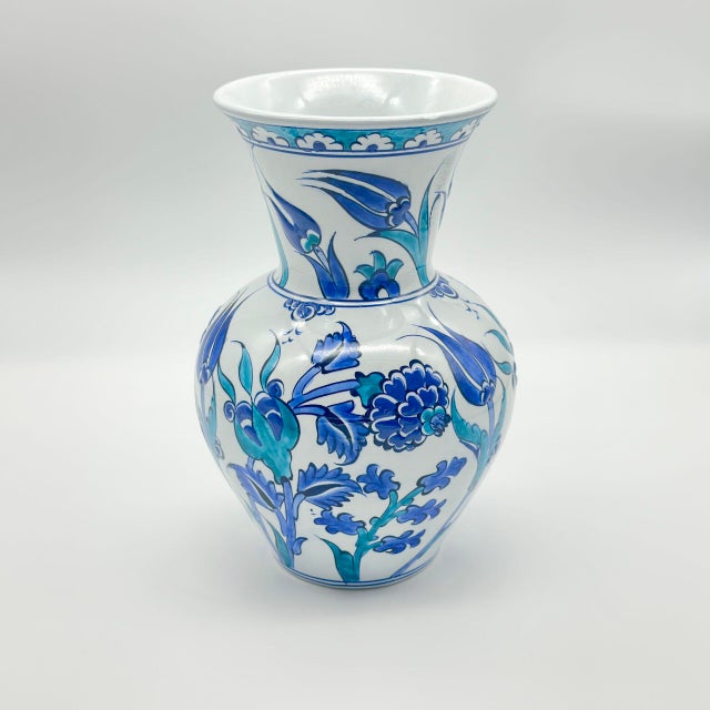 Blue Handmade Ceramic Vase (20cm) – Blue & Turquoise Tulips – Cool Ocean Palette For Sale - Image 8 of 10