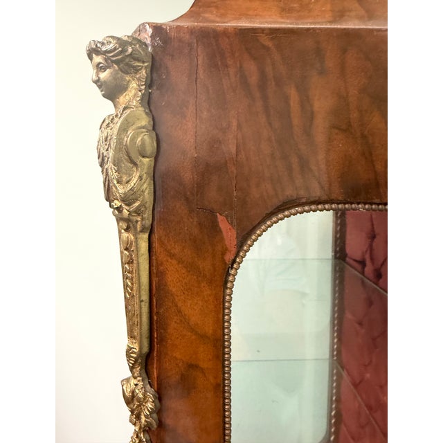 Late 19th Century Antique French Walnut & Ormolu Mounted Vitrine Display Cabinet With Tufted Fabric Interior For Sale - Image 5 of 10