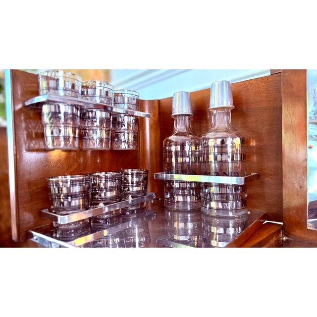 A Rare Functioning Art Deco Philco Radiobar 1937. Complete Original Glassware. For Sale - Image 12 of 16