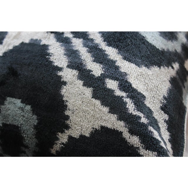 2020s Contemporary Silk Velvet Ikat Pillow Cover Bohemian Pillow For Sale - Image 5 of 9