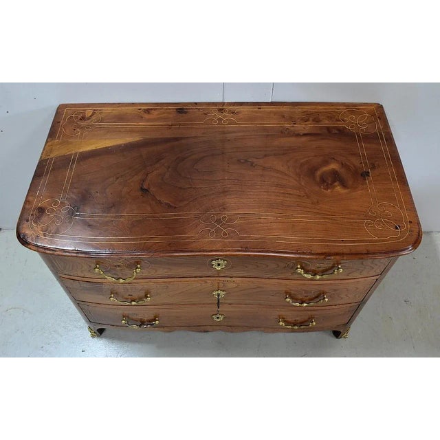 18th Century Louis XIV Chest of Drawers in Elm For Sale - Image 5 of 18