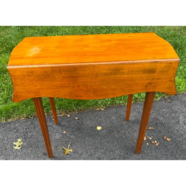 Antique American Maple Pembroke Table With Shaped Leaves and Top C. 1800 For Sale In Boston - Image 6 of 10