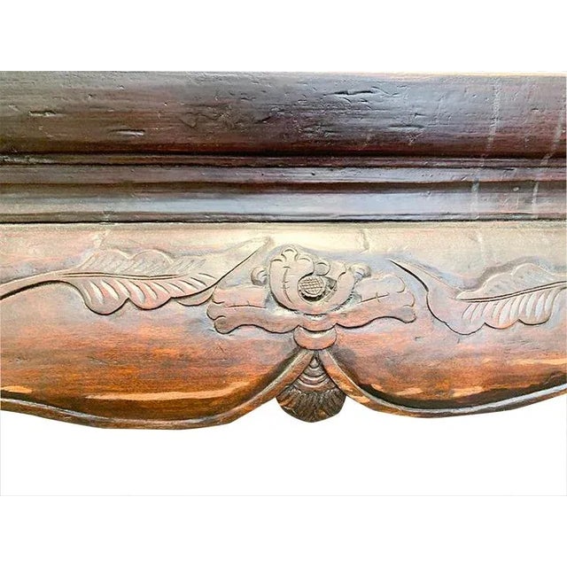 This unique and beautiful Ming style daybed is in excellent condition. It is a great accent piece for your Living room or...