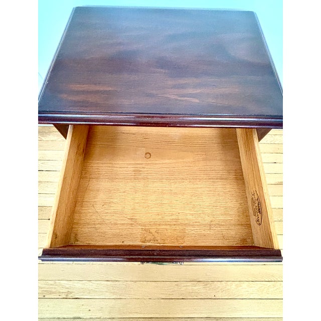 Henkel Harris Vintage 1985 Virginia Galleries by Henkel-Harris Solid Mahogany Queen Anne Side Table For Sale - Image 4 of 11
