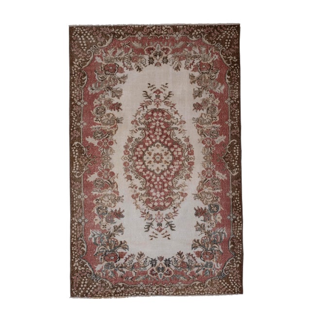 Vintage Floral Design Turkish Rug 69.1"x107.6" / 177x276cm Hand woven with high quality pure wool Excellent condition From...
