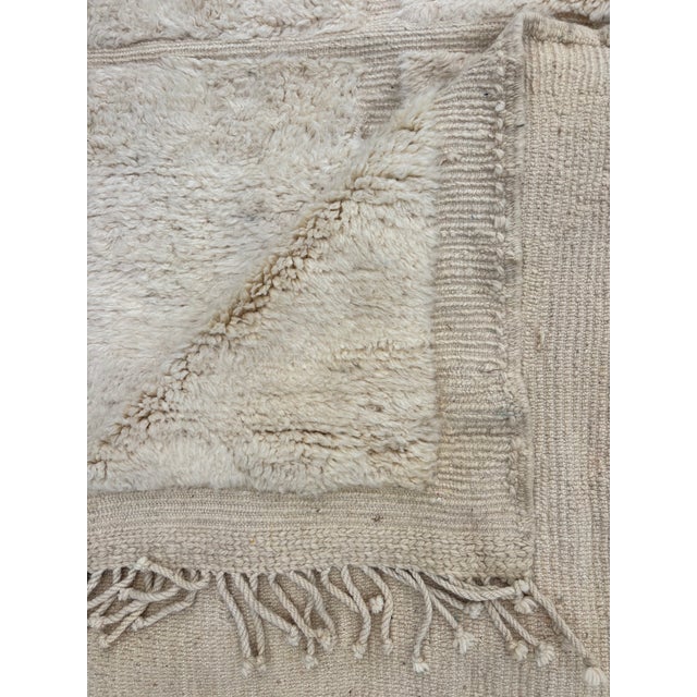 White Moroccan Beni M’rirt Wool Rug – Hand Knotted Berber Carpet, Large Ivory Luxury Area Rug For Sale - Image 8 of 15