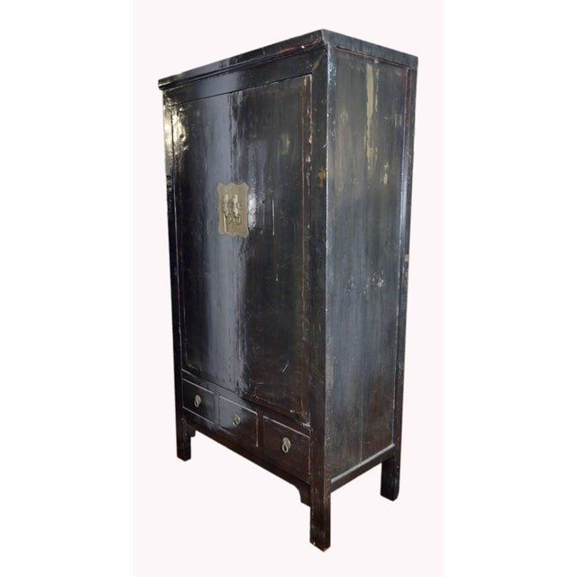 Early 19th Century Chinese Black Lacquered Wardrobe With Drawers