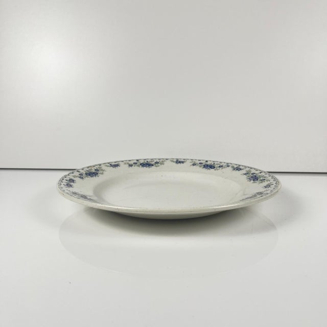 Round Dish from Sarreguemines, 1875-1920 For Sale - Image 3 of 11