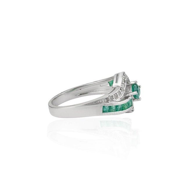 Green Contemporary Emerald and Diamond Bypass Ribbon Ring for Women, Size 7.5 For Sale - Image 8 of 13