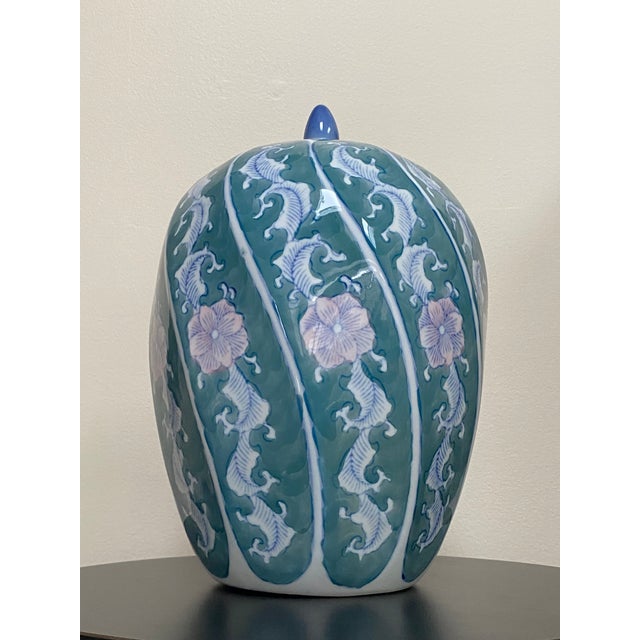 Late 20th Century Vintage Mid-Century Chinese Chinoiserie Style Hand-Painted Porcelain Ginger Jar For Sale - Image 5 of 14