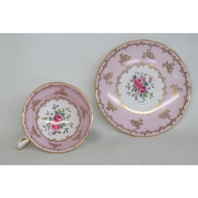 English Grosvenor English Jackson Gosline Bone China Set of Tea Cup and Saucer 4658b For Sale - Image 3 of 13
