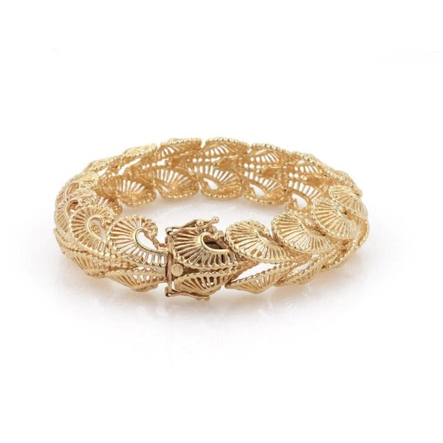 Contemporary Mid 20th Century Fancy Open 15mm Wide 14k Yellow Gold Swirl Link Bracelet For Sale - Image 3 of 4