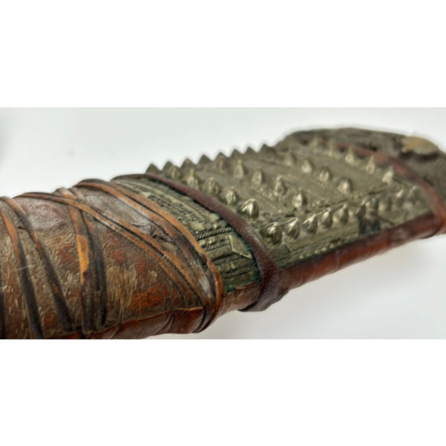 Antique Yemeni Jambiya Dagger With Silver-Mounted Scabbard, Early 20th Century For Sale - Image 16 of 17