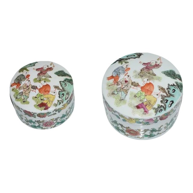 Early 20th Century Set of 2 Fencai Porcelain Boxes Chinese Republic Era Marked For Sale