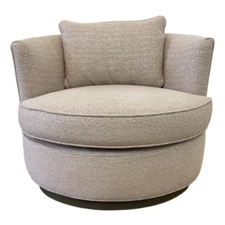 Kravet Provo Swivel Chair - Upholstered in Kravet Couture Truth in Color Blush. For Sale