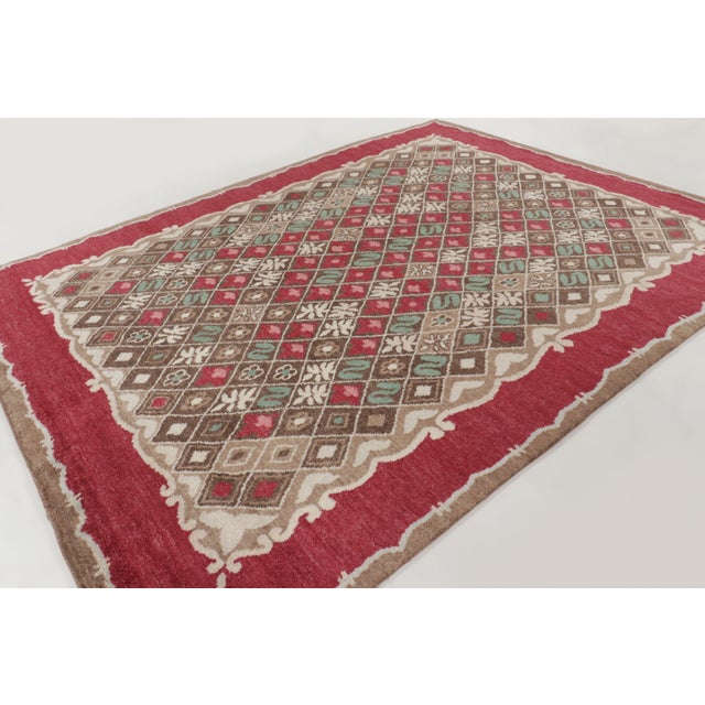 Hand-knotted in premium wool, this contemporary 9x12 Art Deco rug from India joins Rug & Kilim’s modern collections....