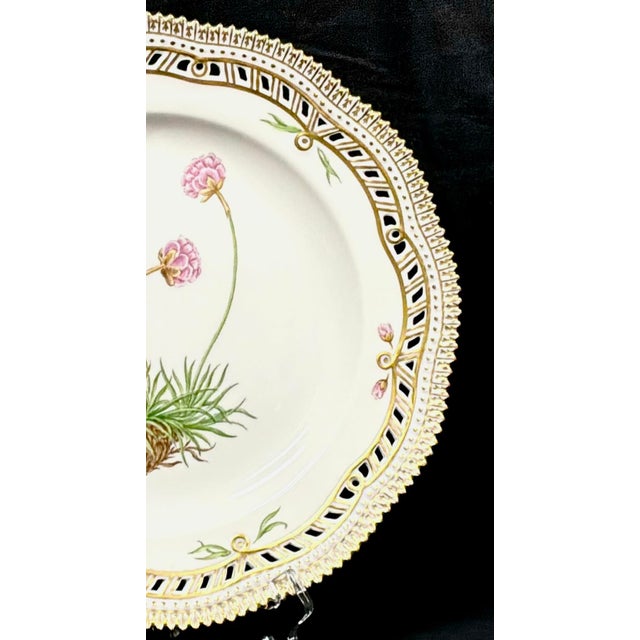 Neoclassical Royal Copenhagen Flora Danica 9" Plate, Armeria Sibirica Turcz, Gilt Border For Sale - Image 3 of 8