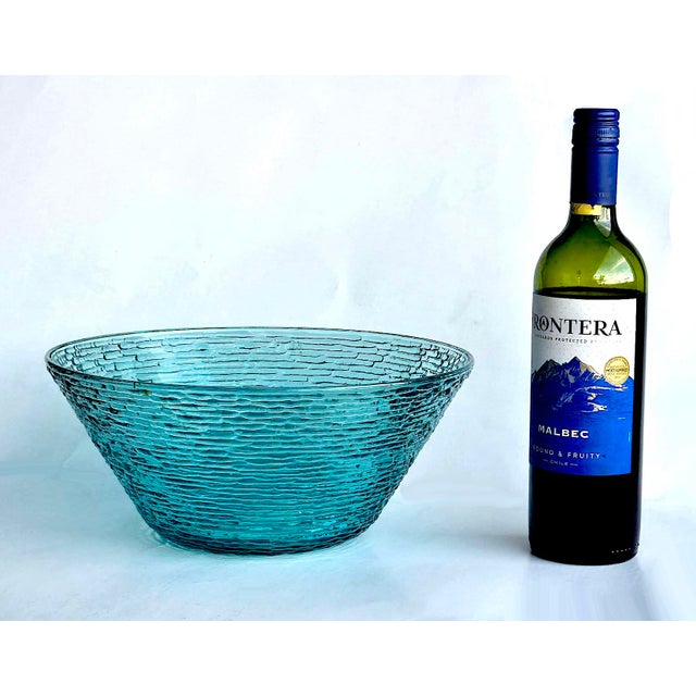 Offered is a rare find vintage serving bowl from Anchor Hocking in their Lido Soreno textured glass pattern. What's rare...