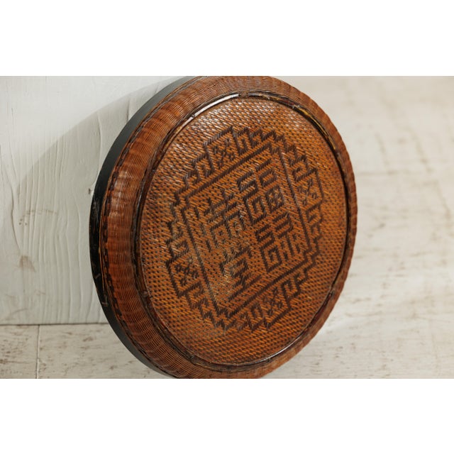 Chinese Woven Basket with Lid, Black Lacquer Handle and Gilt Decorated Base For Sale - Image 11 of 18