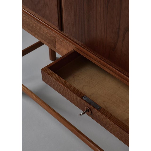 Danish Modern Cabinet in Elm and Pinewood attributed to Børge Mogensen for FDB, 1940s, Set of 2 For Sale - Image 14 of 18