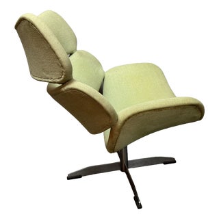 Mid-Century Model 70 Easy Lounge Chair in Mint Green Upholstery with Aluminium Pedestal by Enrico Walles for Romefa, Netherlands, 1970s For Sale
