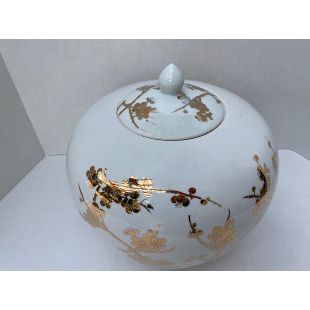 2020s Williams Sonoma Home Porcelain White and Gold Ginger Jar For Sale - Image 5 of 15