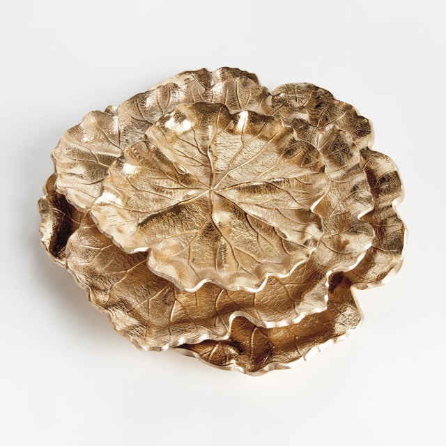 Hand crafted using a centuriesold sand cast method, this set of 3 decorative trays is inspired by the exquisite lily pad....