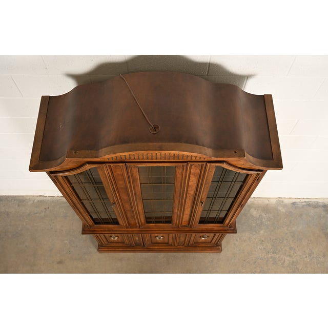 Drexel French Regency Louis XVI Carved Burled Walnut Lighted Breakfront Bookcase Cabinet, Circa 1960s For Sale - Image 14 of 18