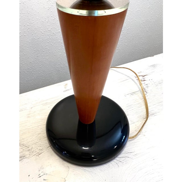 Vintage yet very modern, this atomic lamp is very stylish and unique.